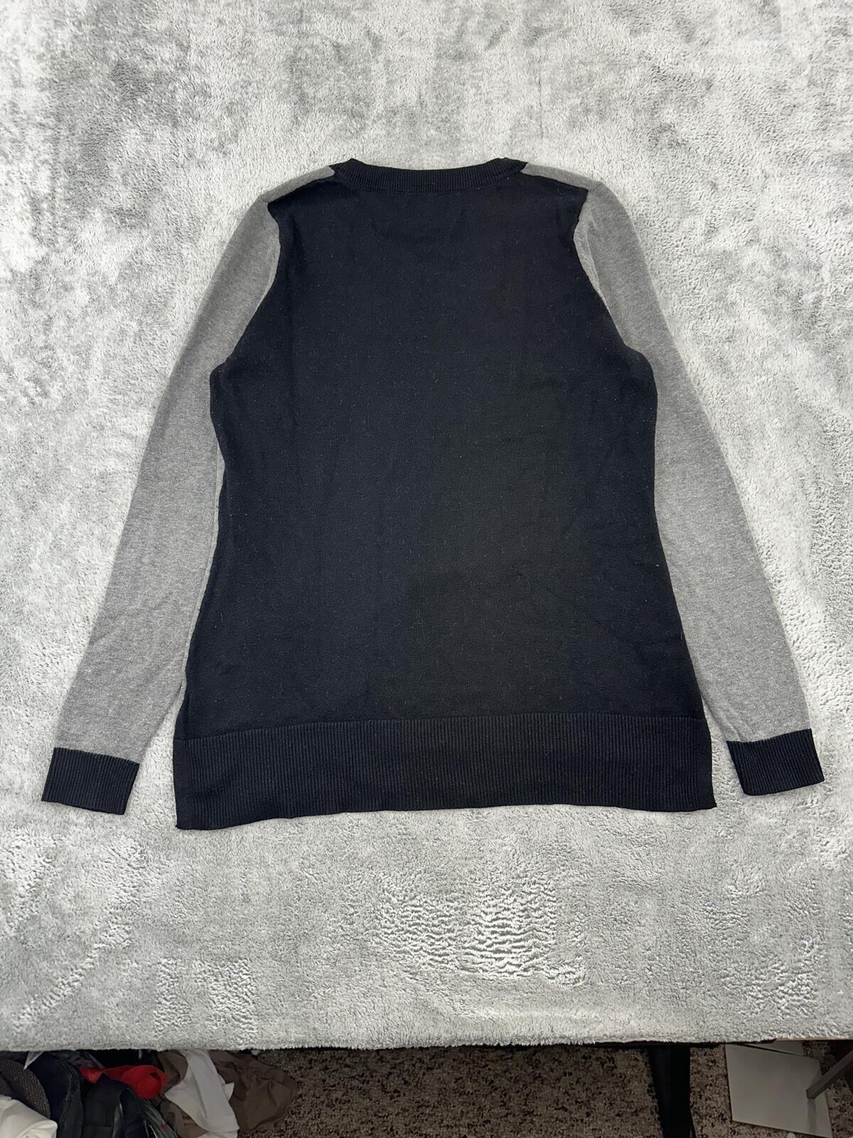 Croft & Barrow Two Tone V Neck Sweater in Gray and Black